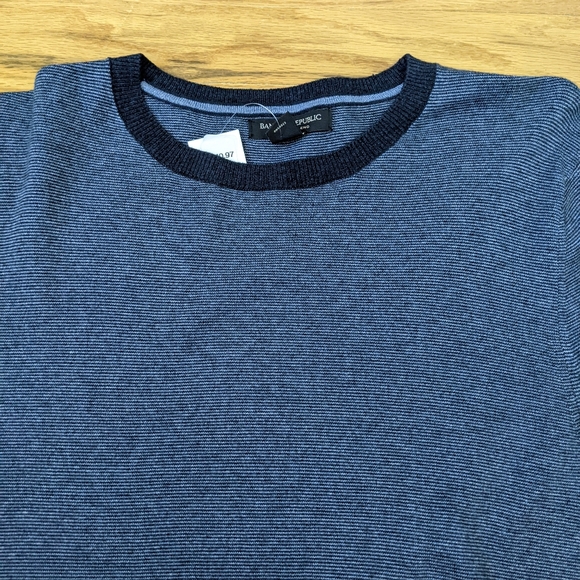 Banana Republic Men's Small Blue Sweater NWT - Picture 2 of 4